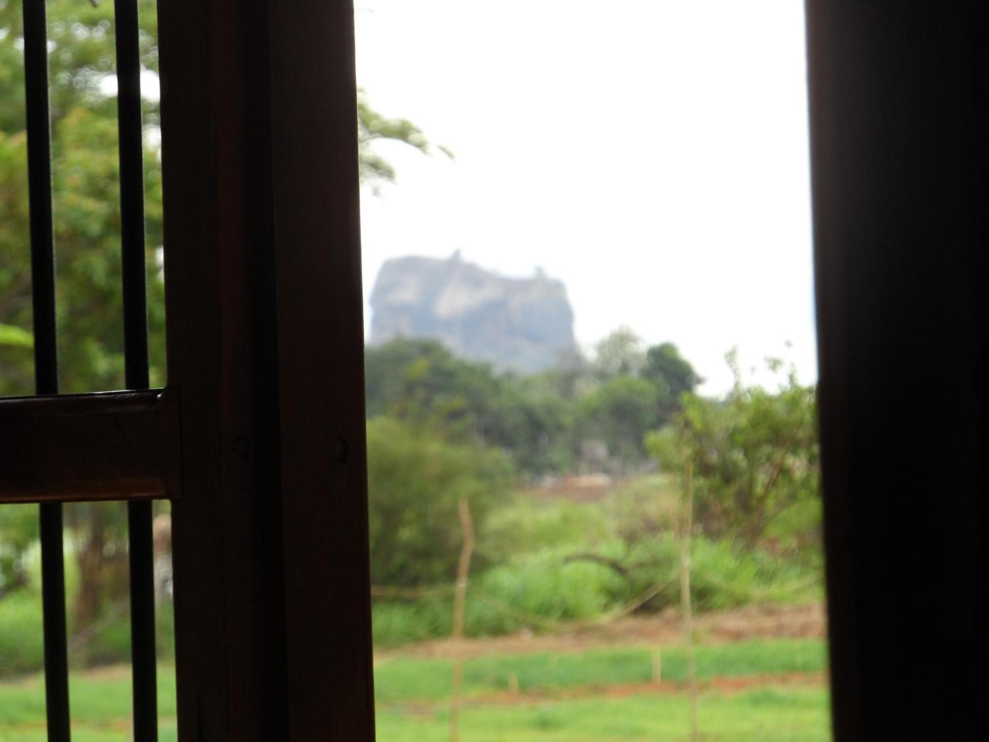 Sigiri Lake Paradise Sigiriya Phòng bức ảnh